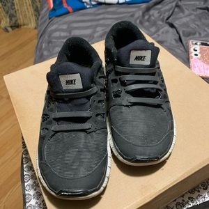 Womens Nike Sneakers  SZ 5